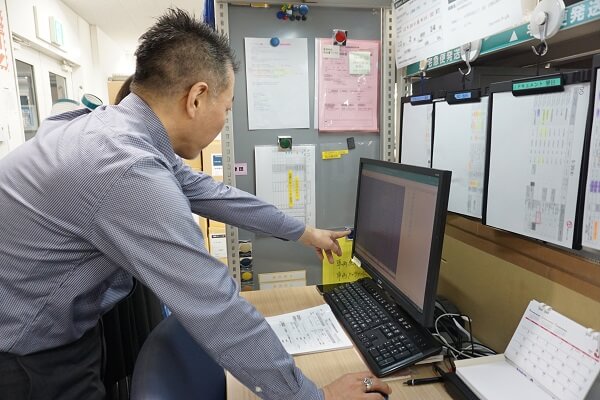 生産管理部・新津さん