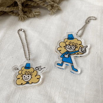 アクリルキーホルダーのイメージ。白版をつけることができます。