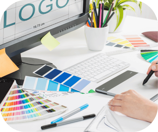 作業するデザイナー