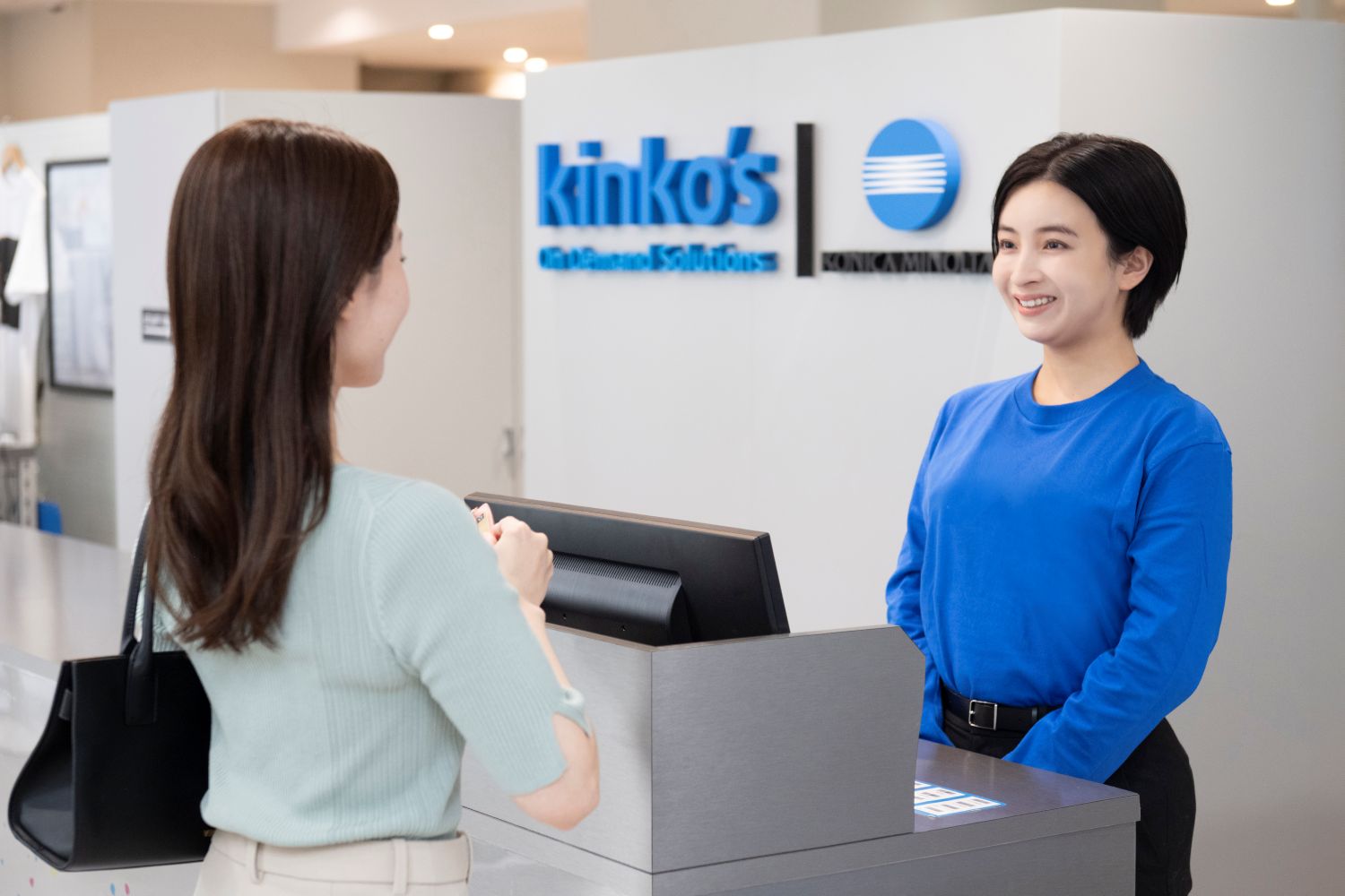 店舗受付カウンター