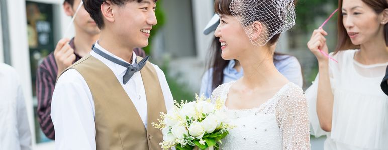 結婚式の新郎新婦